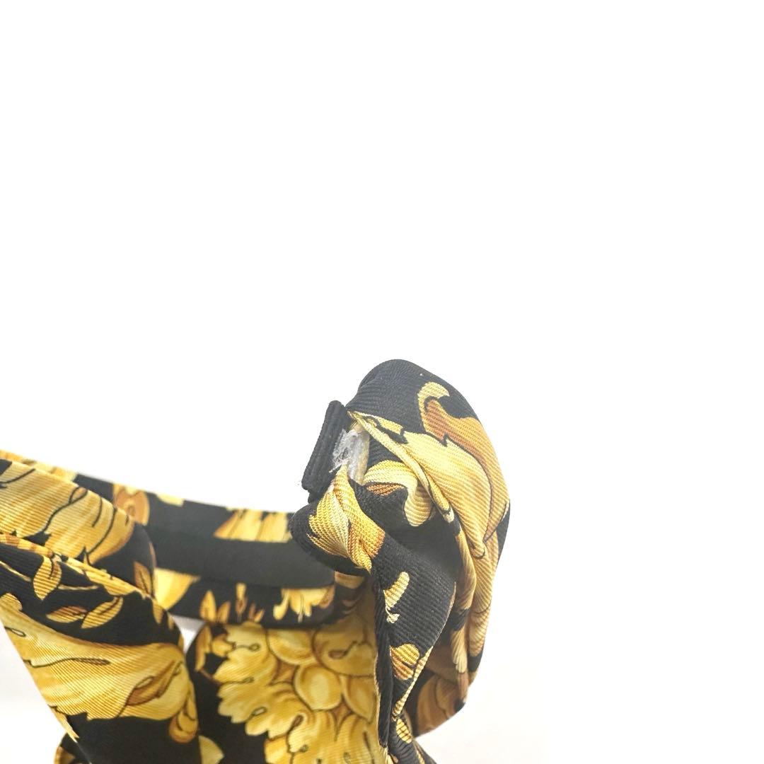 美品★Versace ヘアバンド スカーフ柄 カチューシャ★C63
