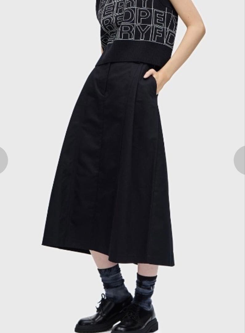 FRED PERRYフレッドペリー　Aラインスカート　ミモレ丈　ブラック