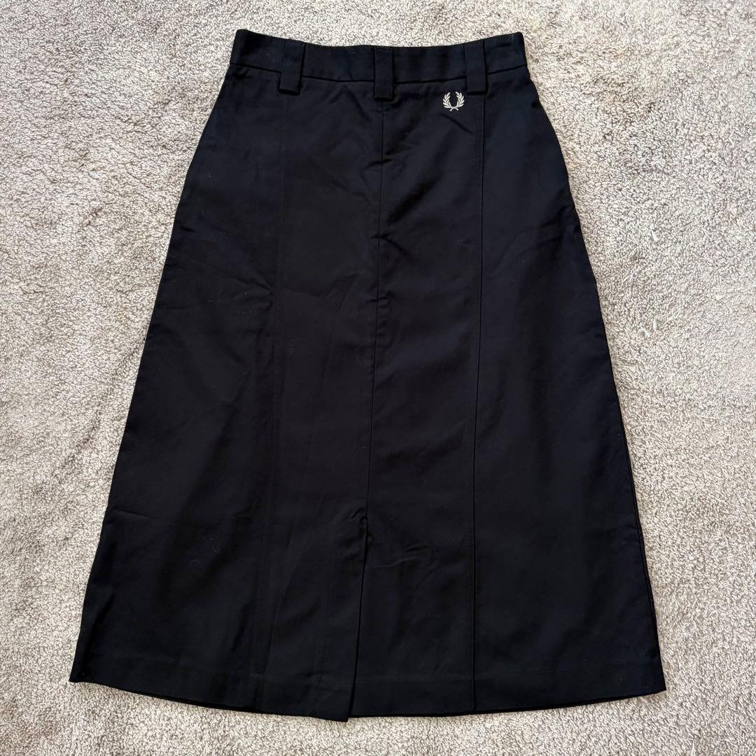 FRED PERRYフレッドペリー　Aラインスカート　ミモレ丈　ブラック
