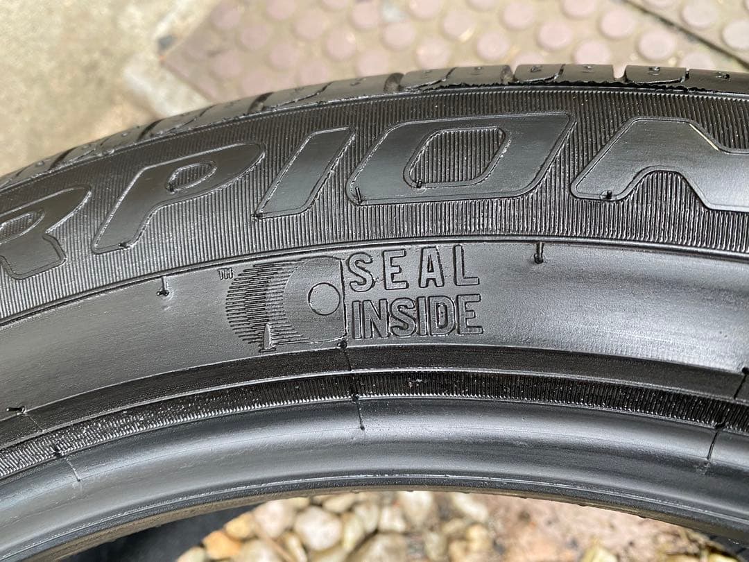 ①シオニー！ピレリ 255/45R19 スコーピオン