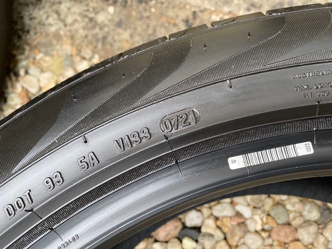 ①シオニー！ピレリ 255/45R19 スコーピオン