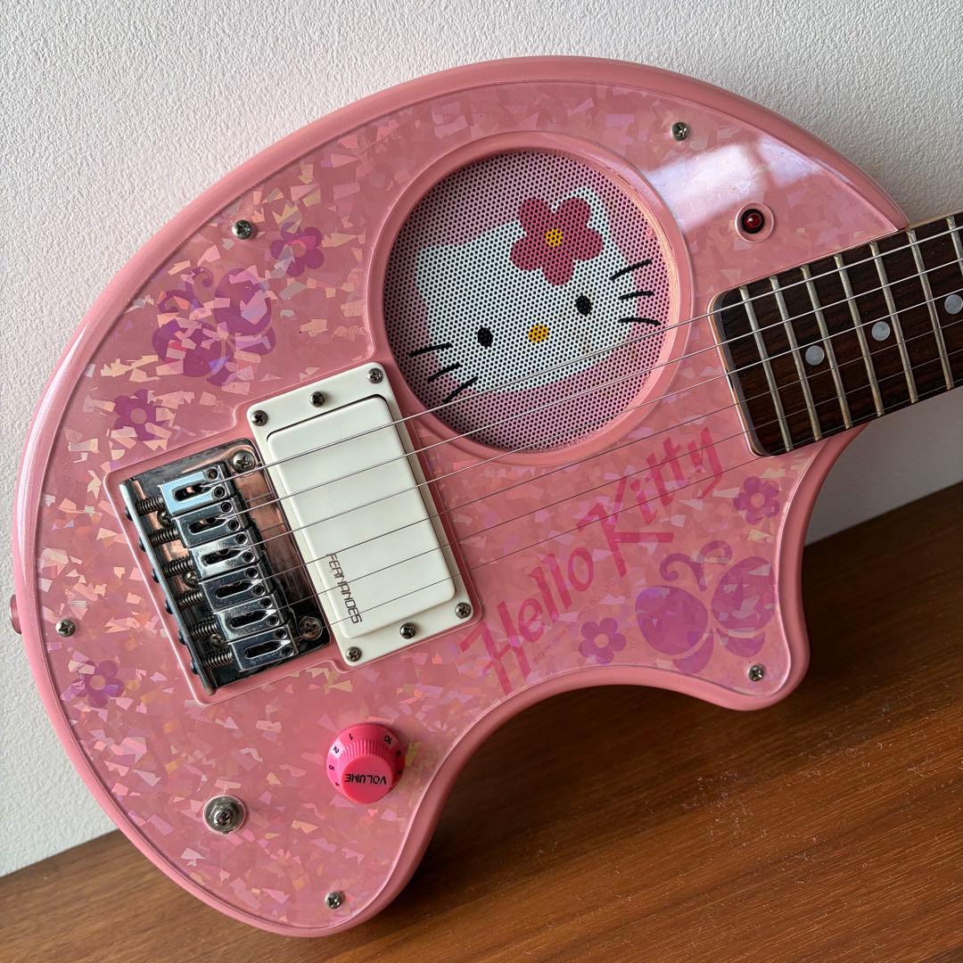 美品 希少 ハローキティ ZO-3 アンプ内蔵エレキギター 音出し確認済み