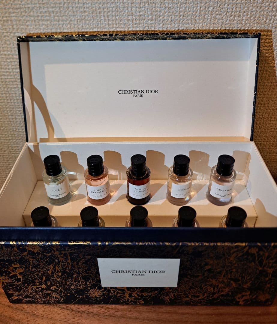 Dior　クリスマスコフレ2022 香水 ミニチュアコレクション