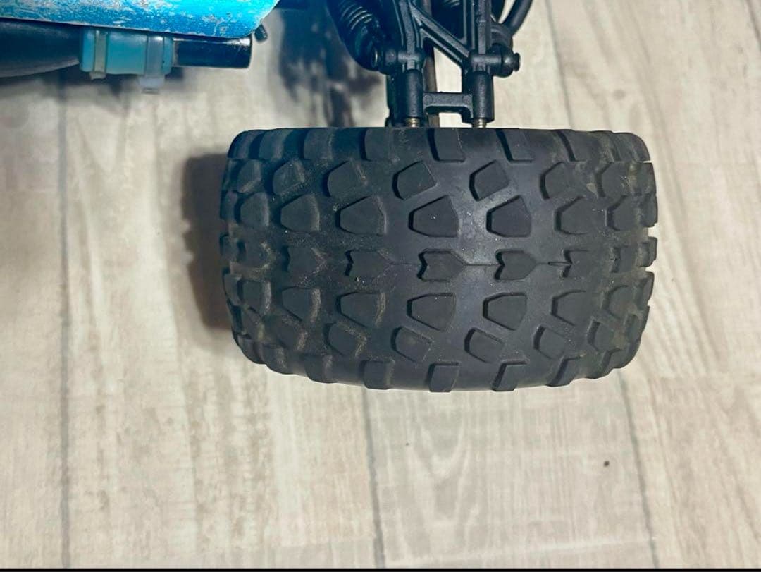 ホビーラジコンカー 冷却エンジン搭載