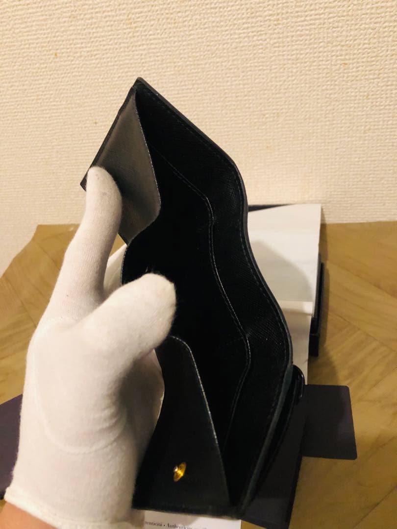 プラダ　三つ折り財布　ICチップ(RFID)搭載