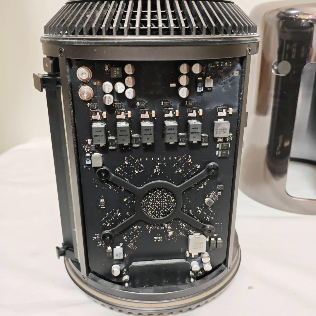 ク*ン様 Apple Mac Pro 通電　起動可