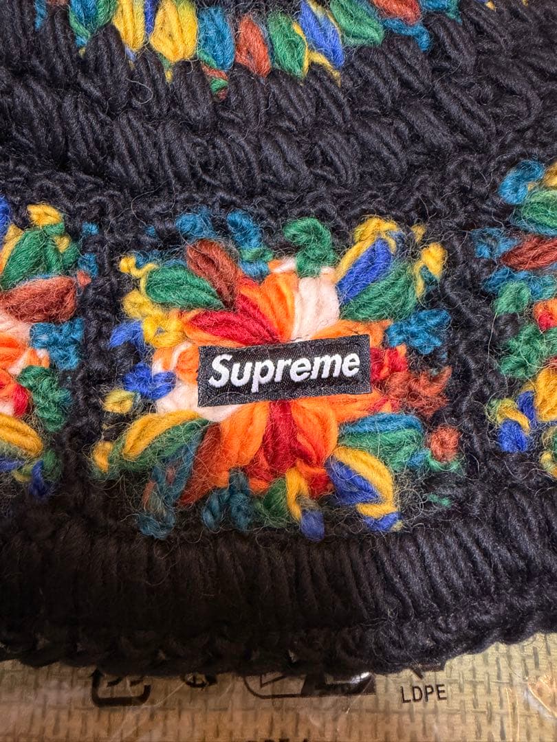 Supreme フラワー刺繍 ニット帽 ブラック