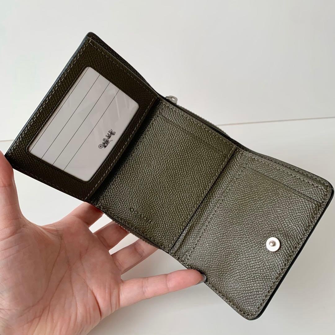 【COACH】コーチ　三つ折り財布　コンパクトウォレット　ミニ財布　カーキ　新品