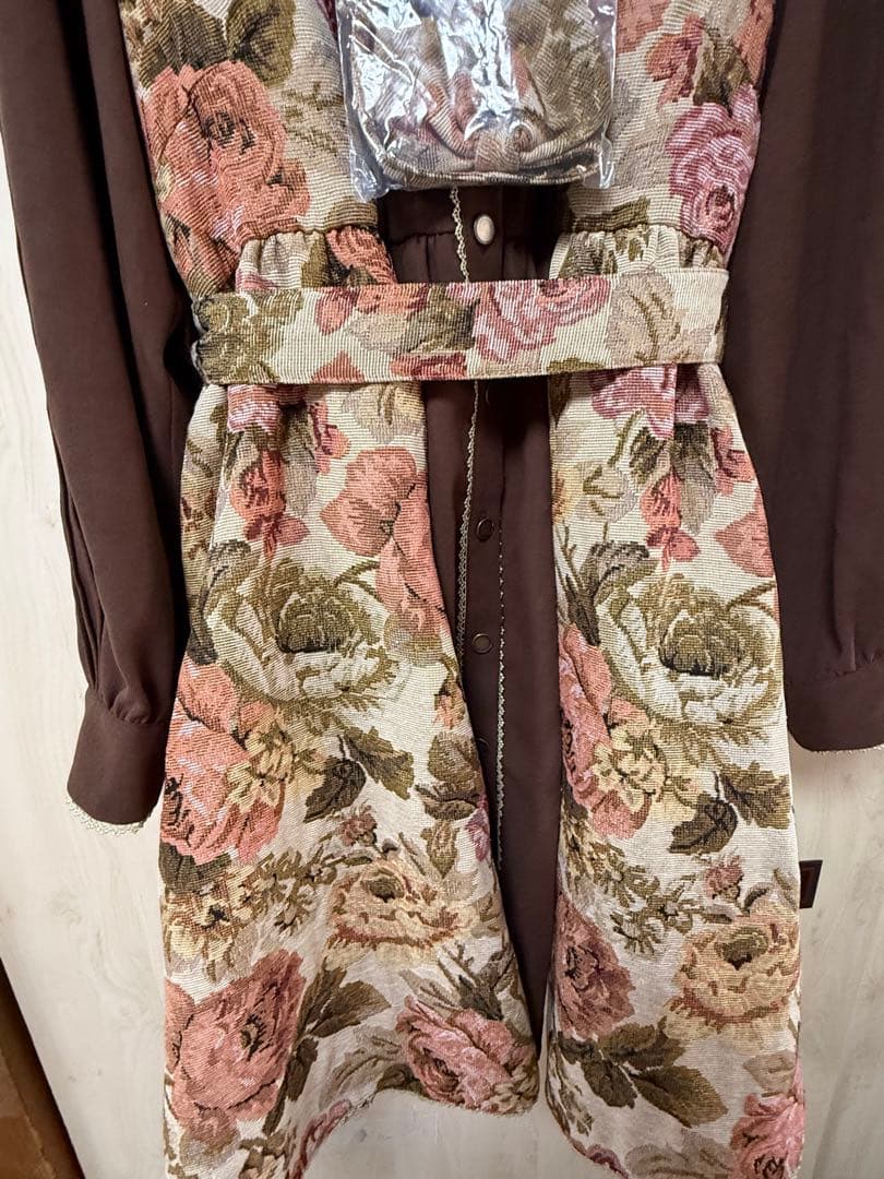 新品 しまむら くる実 コラボ ノエルドメモワール ワンピース 5Lベージュ