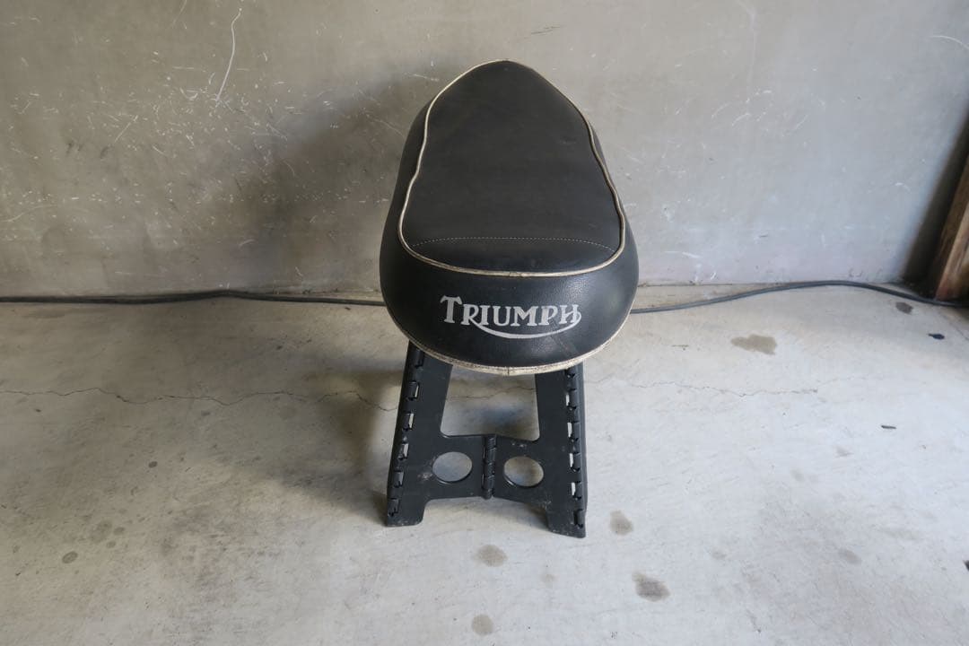 TRIUMPH トライアンフ シート 1969 TR6 ラズルダズル BSA