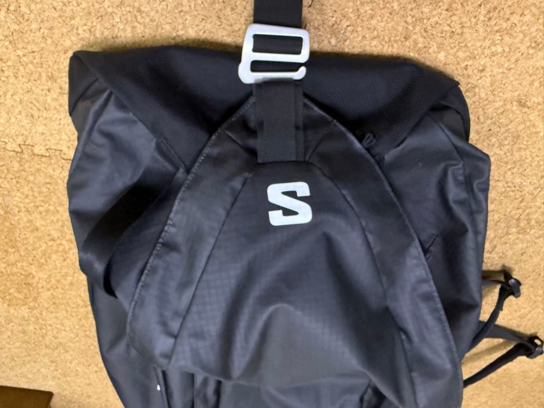 美品サロモンOUTLIFE DUFFEL 70 黒ダッフルバッグ　リュック