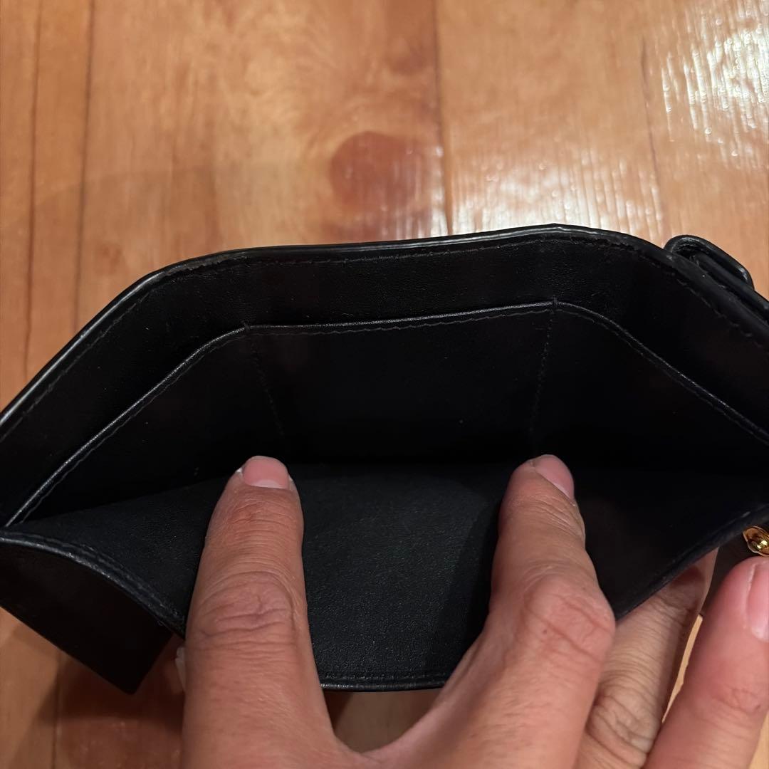 PRADAブラックレザー 三つ折り財布 ゴールドロゴ