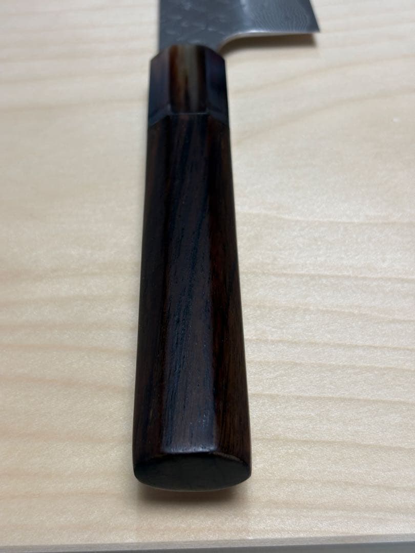 二唐刃物 三徳包丁 槌目水牛紫檀八角柄 180mm 粉末ハイス SG STRIX