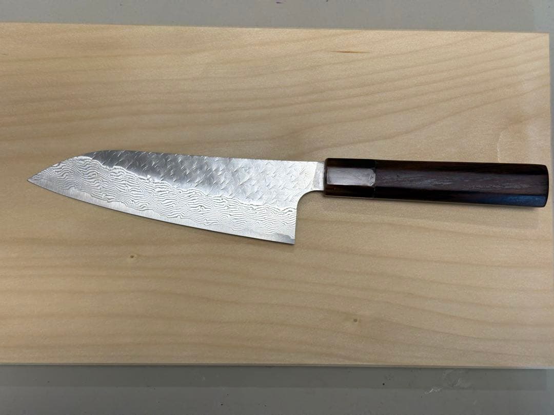 二唐刃物 三徳包丁 槌目水牛紫檀八角柄 180mm 粉末ハイス SG STRIX
