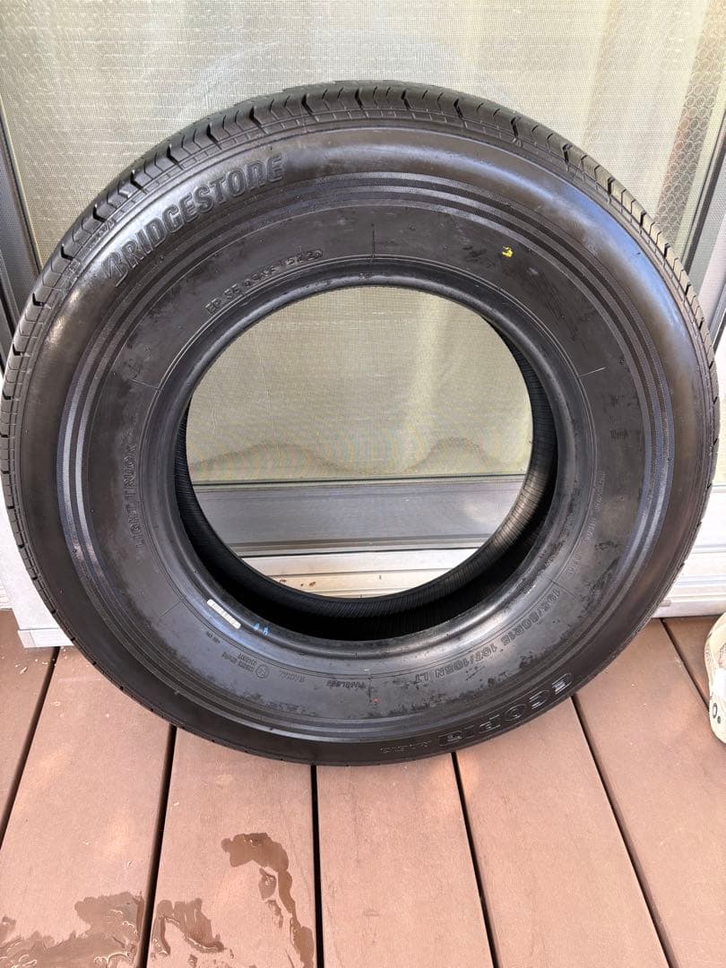 BRIDGESTONE 15インチ　タイヤ　ハイエース　新車外し