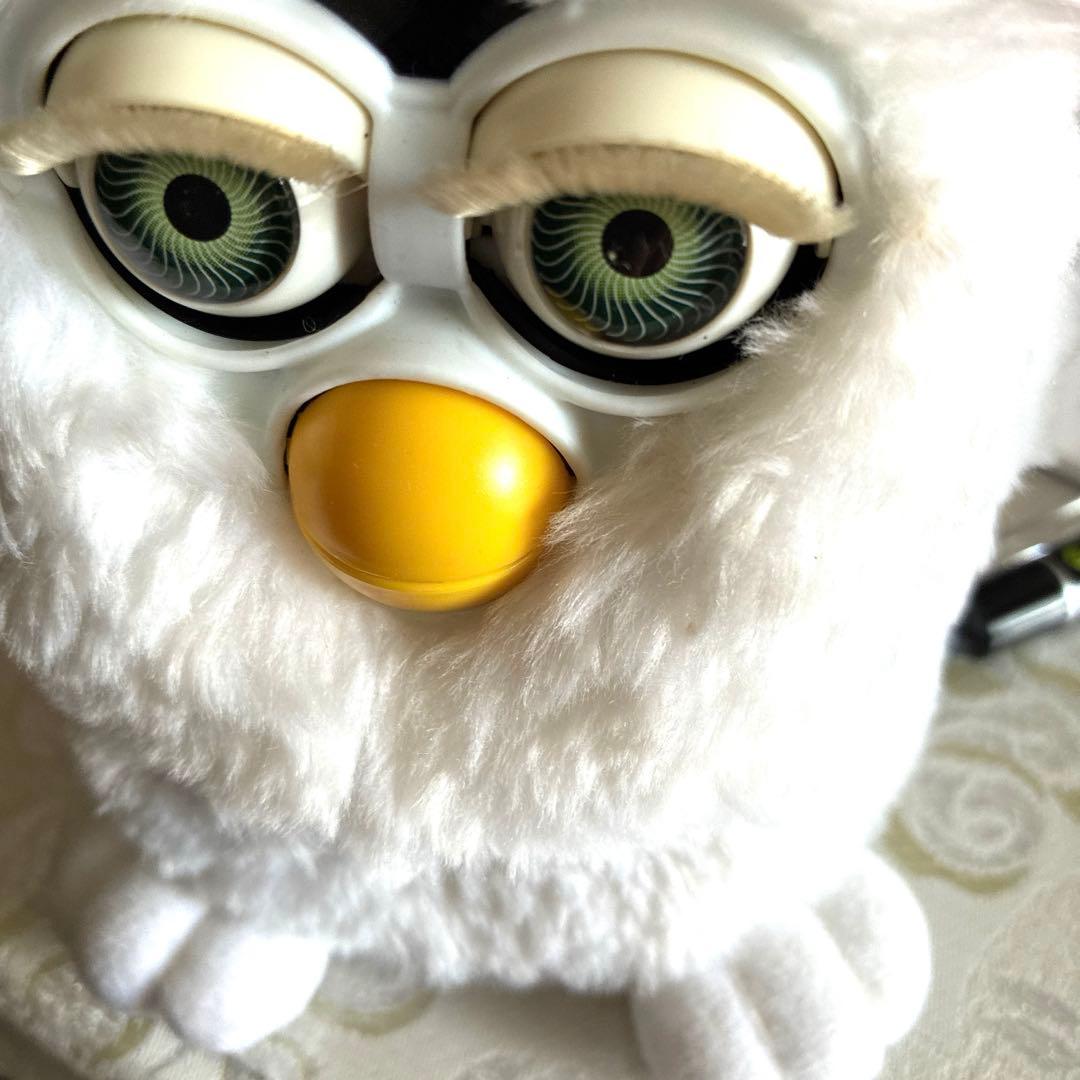 ファービー　Furby ホワイトカラー&ブルーアイ　TOMY