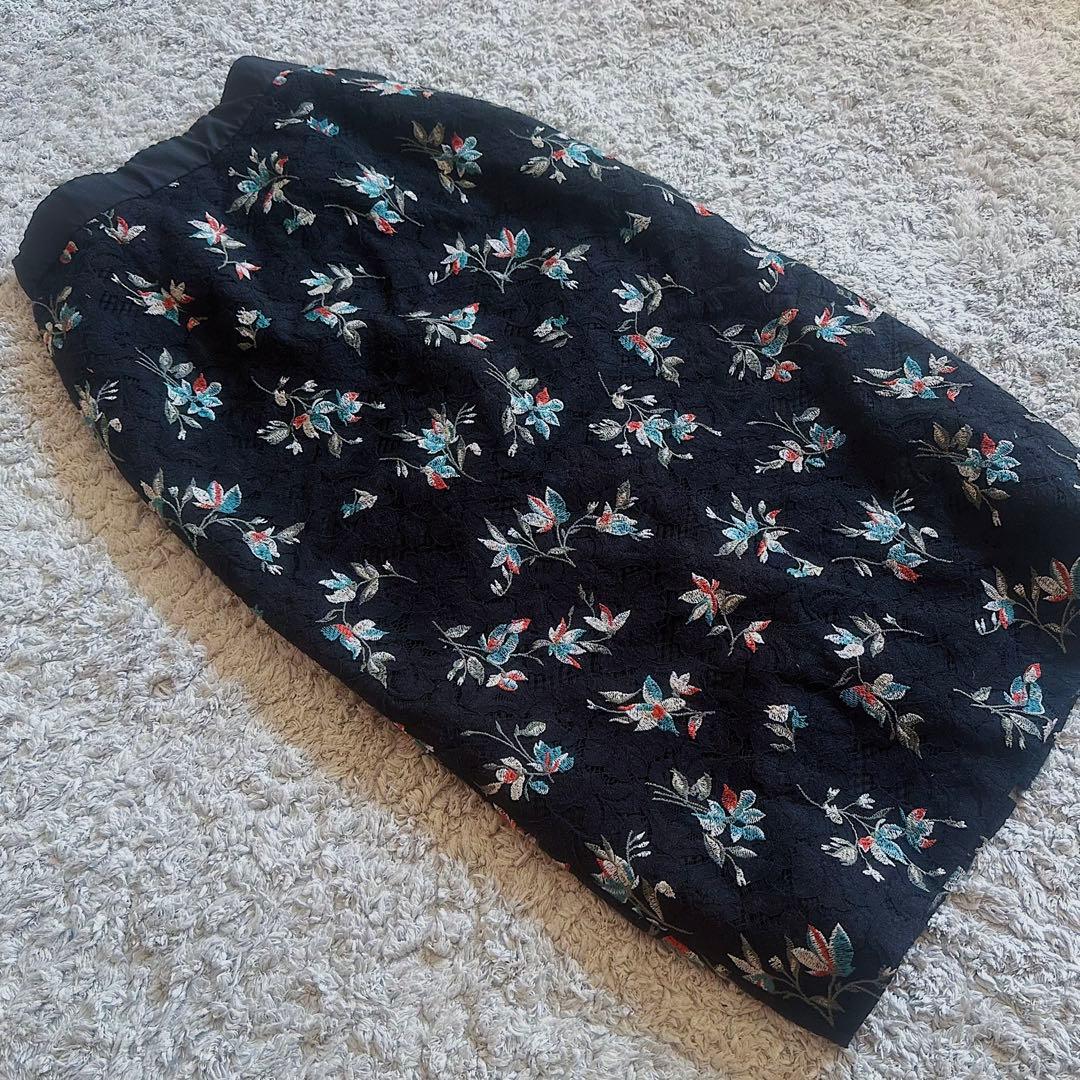 希少•美品【“花柄”レース刺繍】グレースコンチネンタル／ロング•コクーンスカート