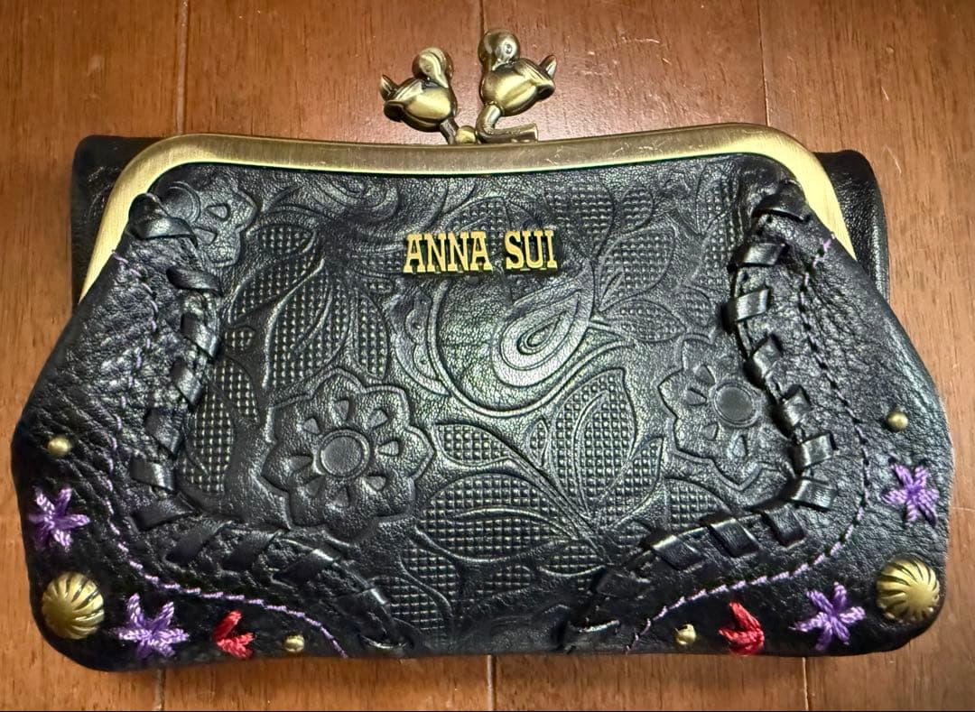 ANNA SUI 花柄エンボス 二つ折り財布