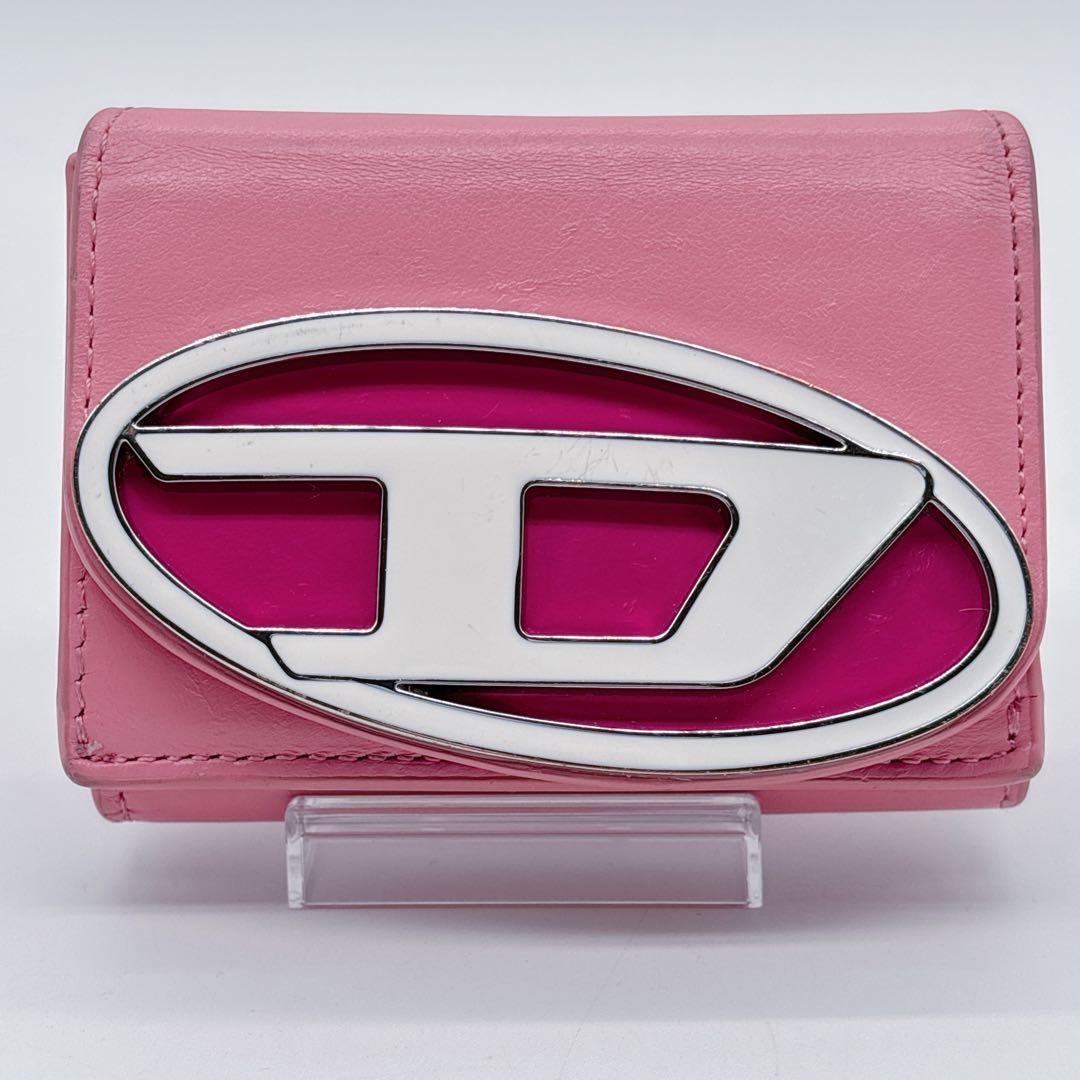 人気✨️DIESEL 3つ折り財布 コンパクトウォレット デカロゴ ピンク