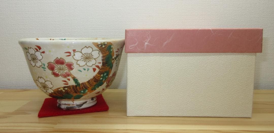 送料込【逢絢亭・新品】茶道具 茶碗 京焼 粉引 桜の図 中村与平 紙箱入り