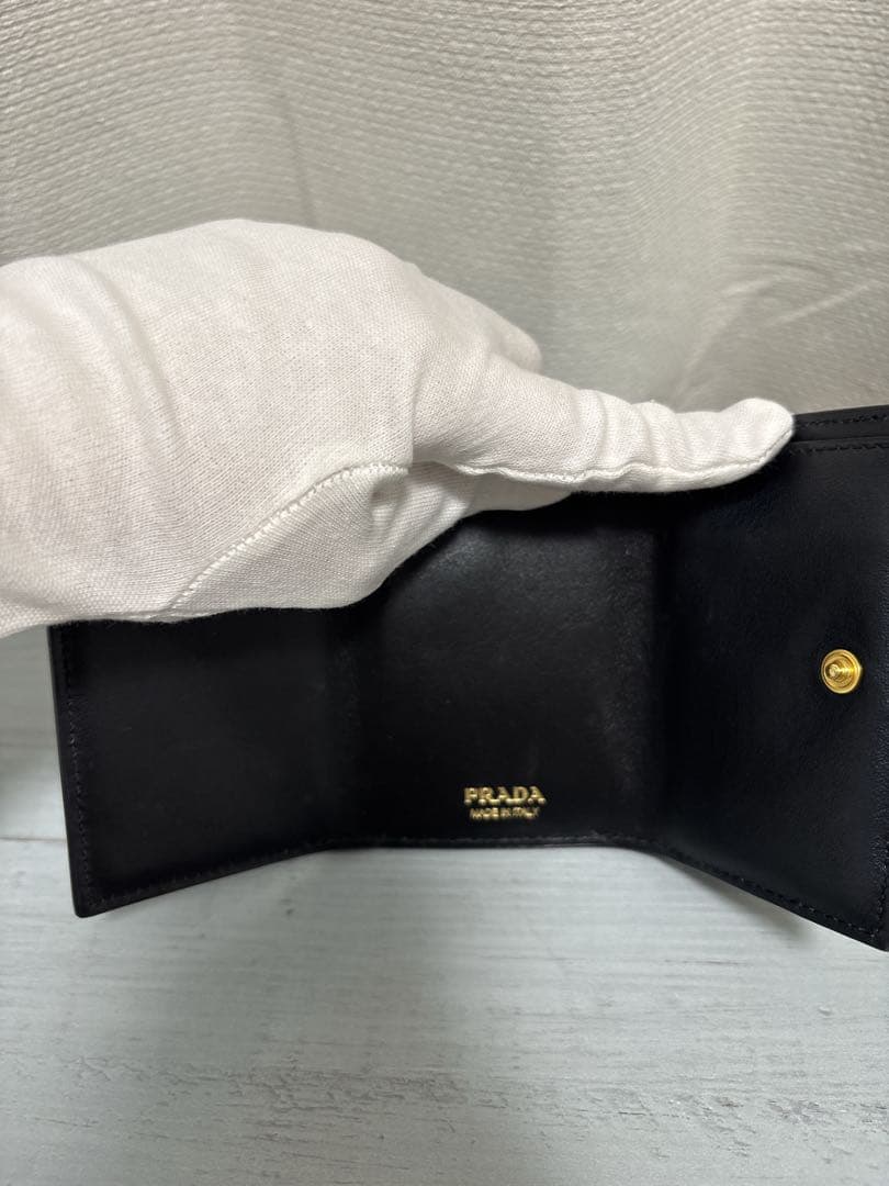 週末限定お値下げ　PRADA ブラック 三つ折り財布　アウトレット