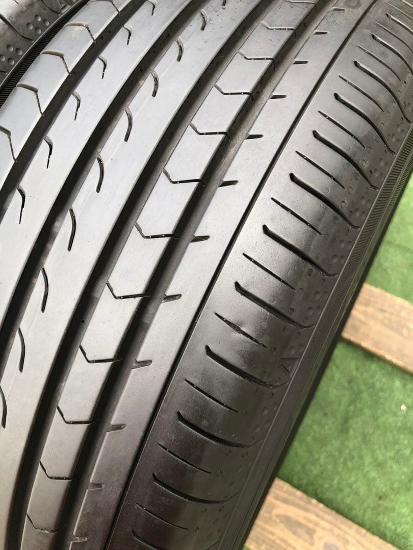 215/60 R16 YOKOHAMA BluEarth RV03ラジアルタイヤ