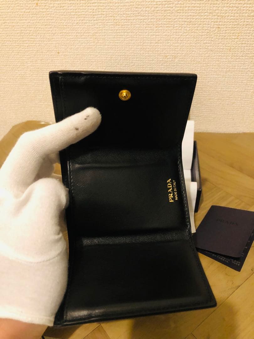 【極美品】 PRADA ブラック 三つ折り財布I Cチップ(RFID)搭載