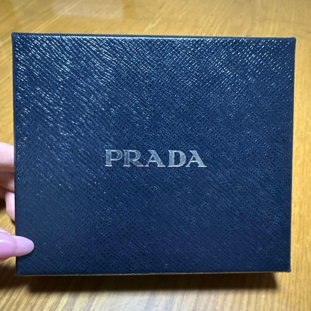 PRADA 折りたたみ財布（箱付き）