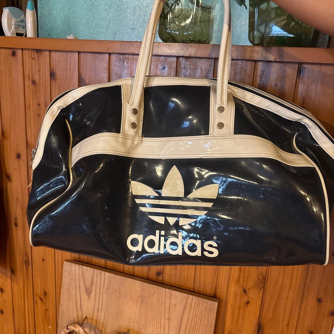 あ*み様 最終値下げ。90年代レトロエナメルadidas ボストンバッグ ヴィン