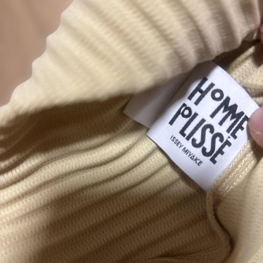 HOMME PLISSE ISSEY MIYAKEクリーム色半袖Tシャツ