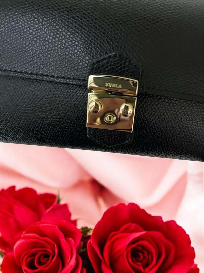 FURLA 二つ折り財布 黒 レザー