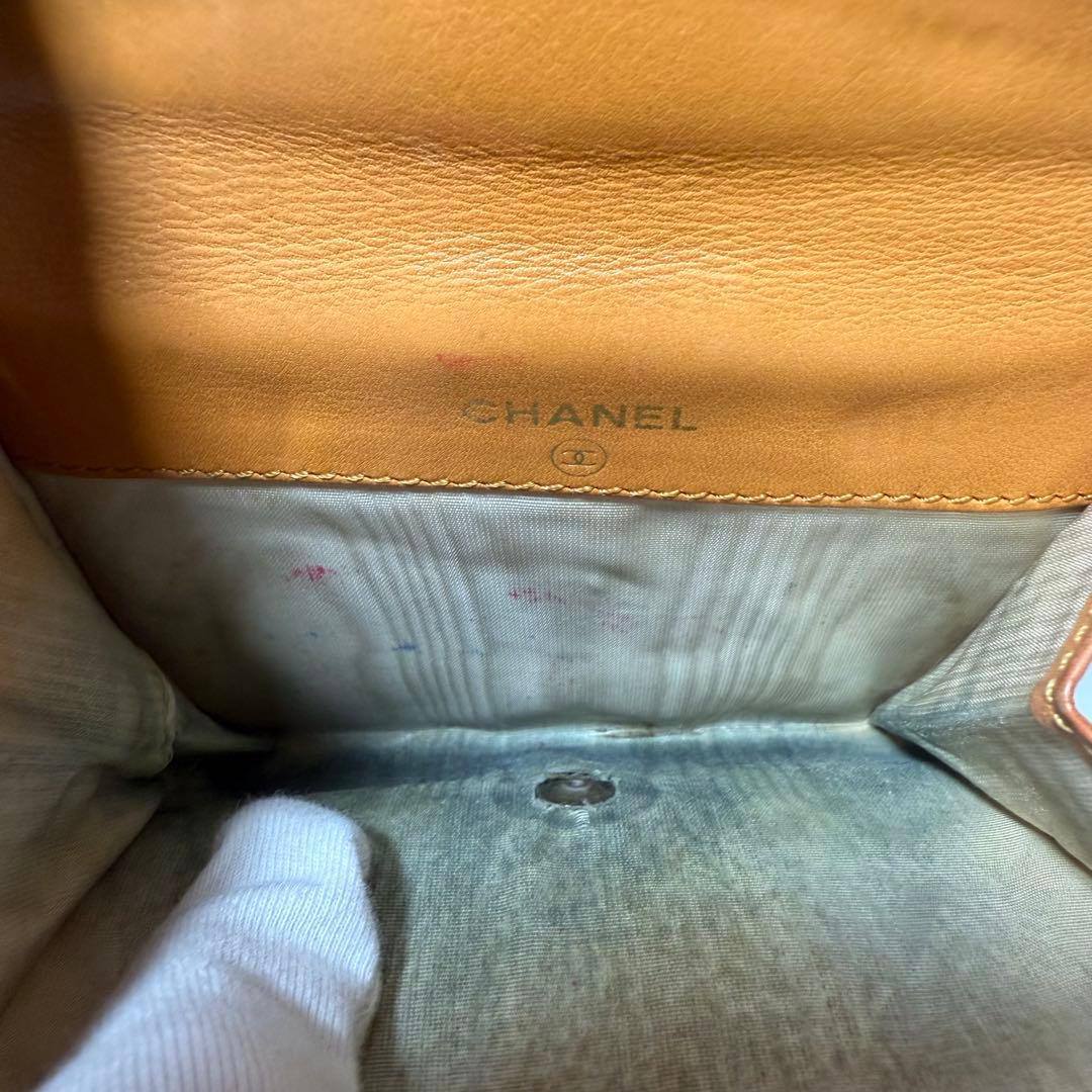 CHANEL シャネル コンパクト財布 キャビアスキン　6番台