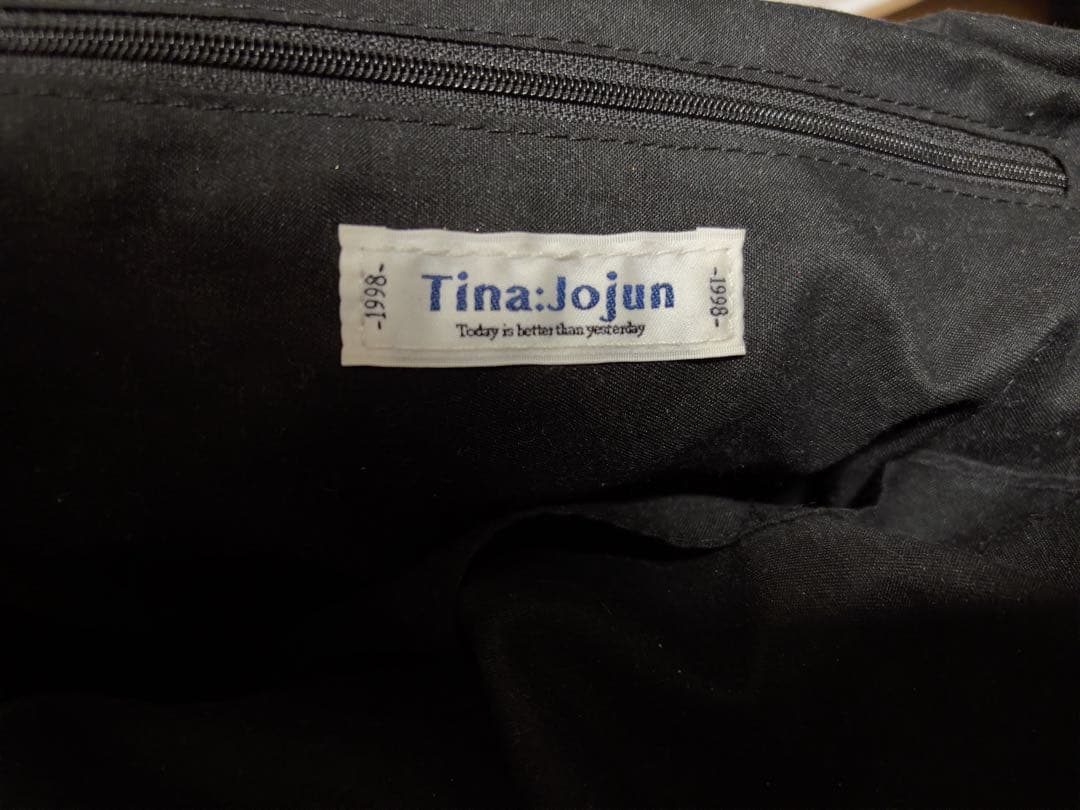 TINA：JOJUN ショルダー付き トラベルバッグ ブラック