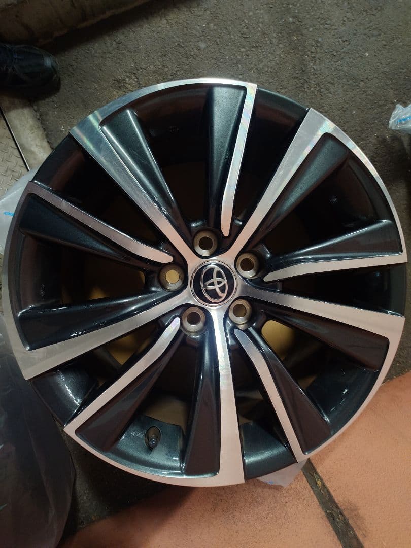 トヨタ80系ハリアーGグレード 純正アルミホイール18インチ18×7J本セット