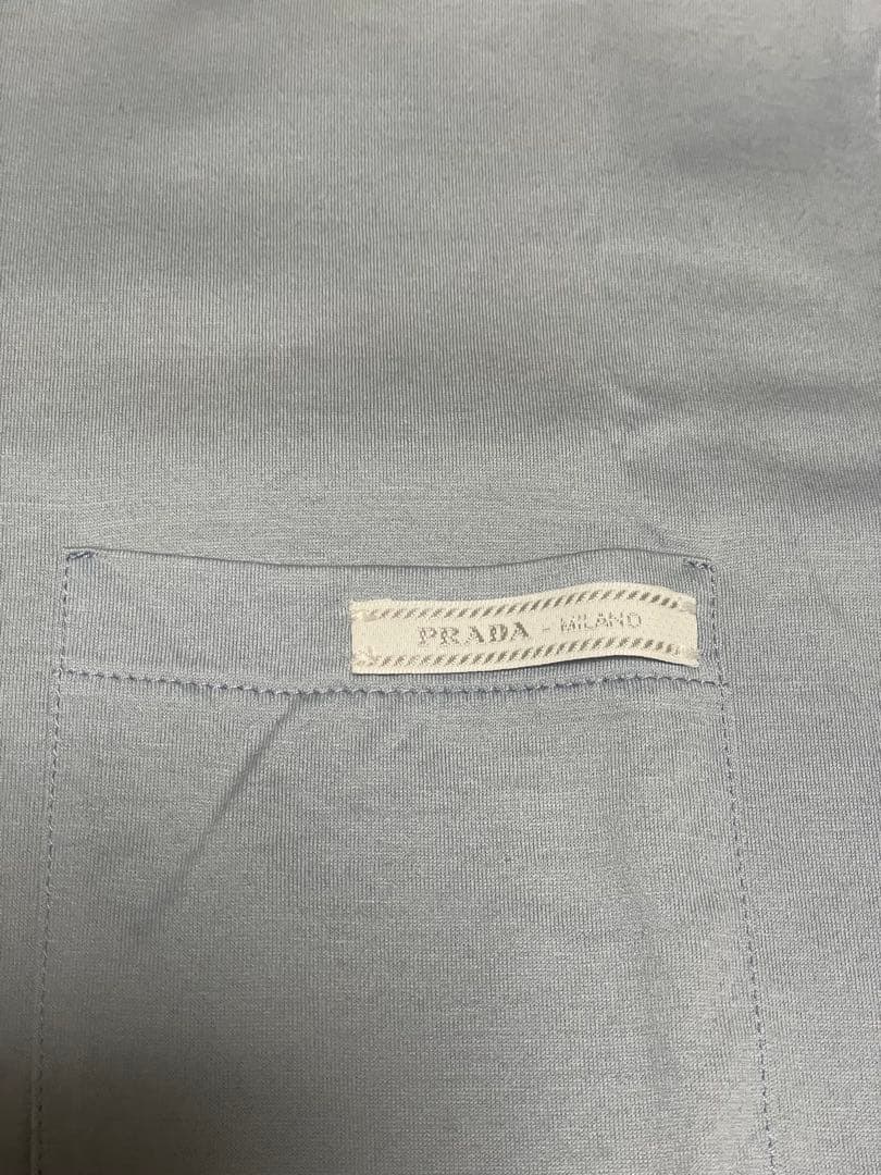 PRADA ライトブルー Tシャツ ポケット付き