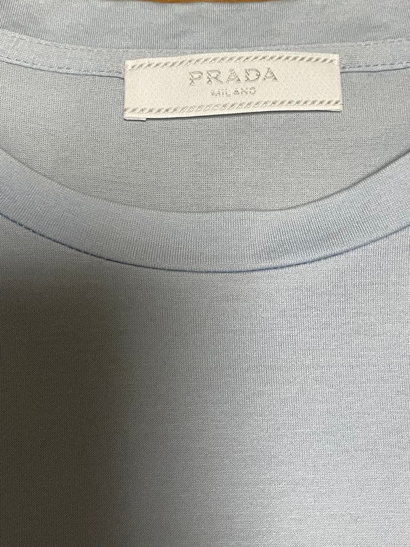 PRADA ライトブルー Tシャツ ポケット付き