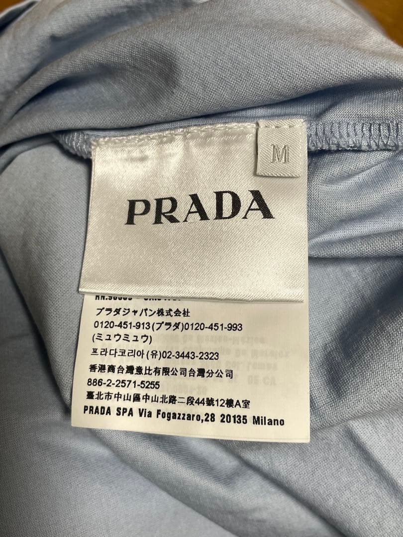 PRADA ライトブルー Tシャツ ポケット付き