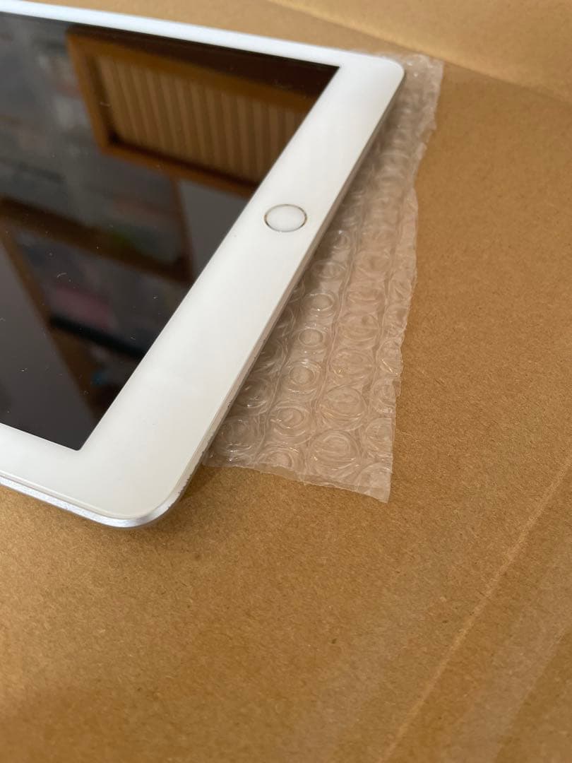 Apple iPad 第6世代 32GB シルバー