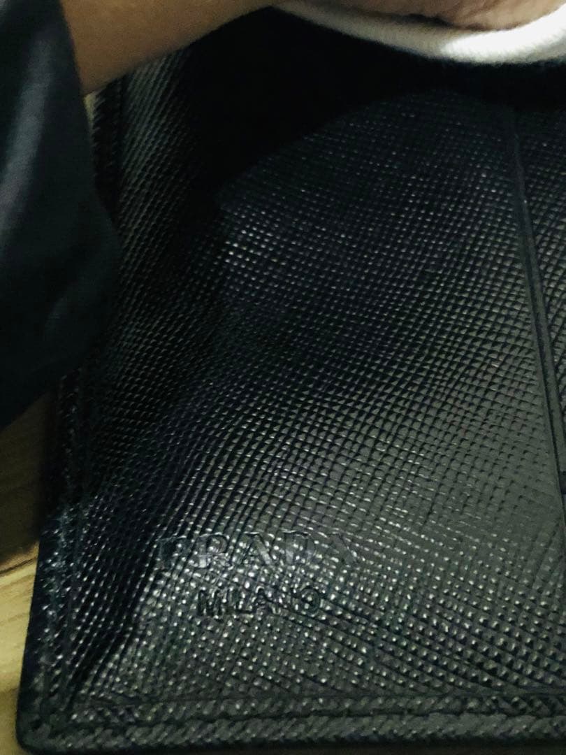 PRADA 三つ折り財布 黒 サフィアーノレザー