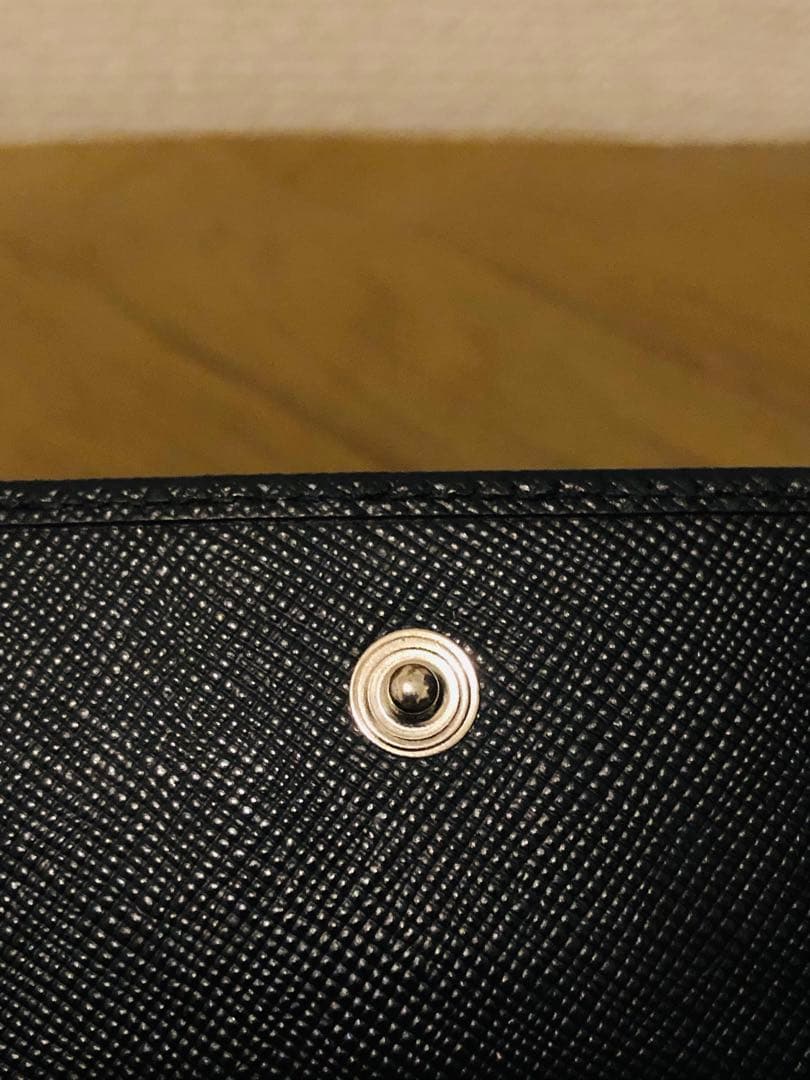 PRADA 三つ折り財布 黒 サフィアーノレザー