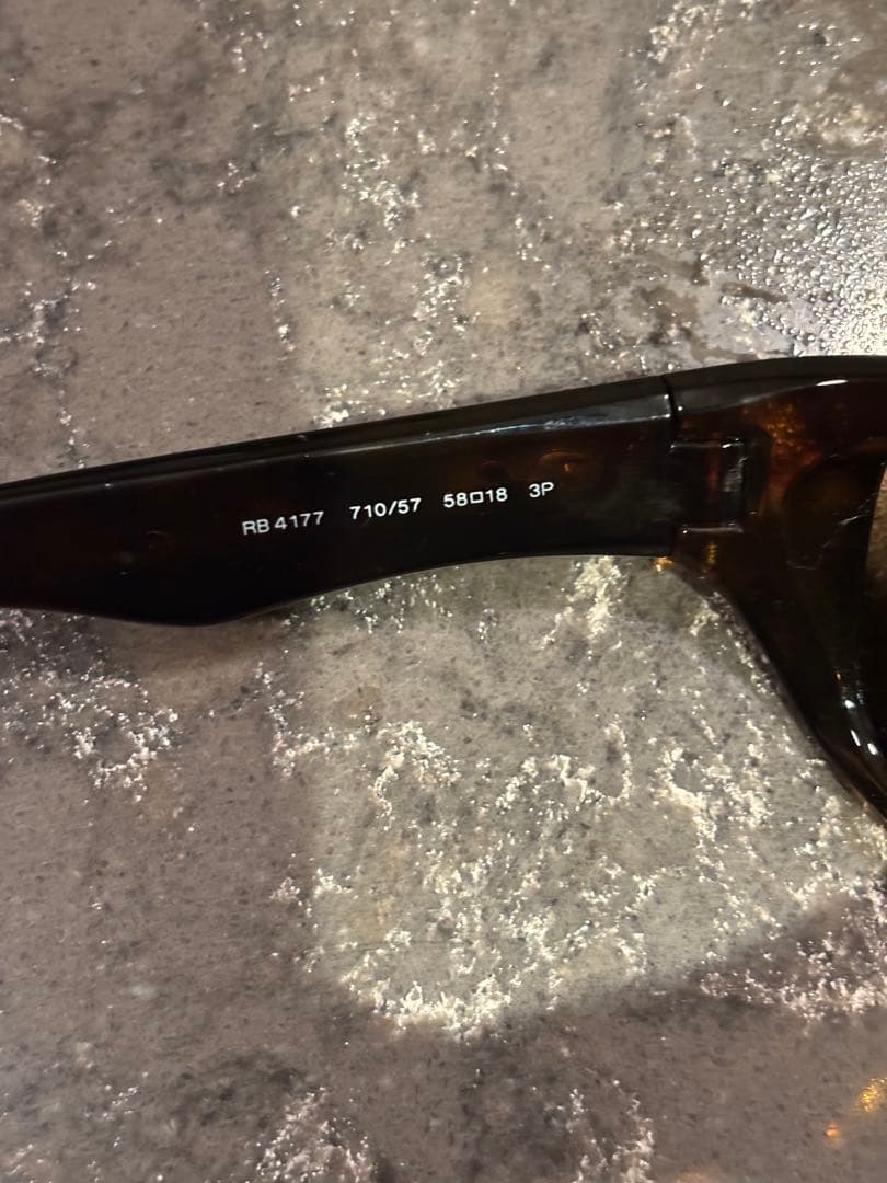 Ray-Ban RB 4177 サングラス ブラウン
