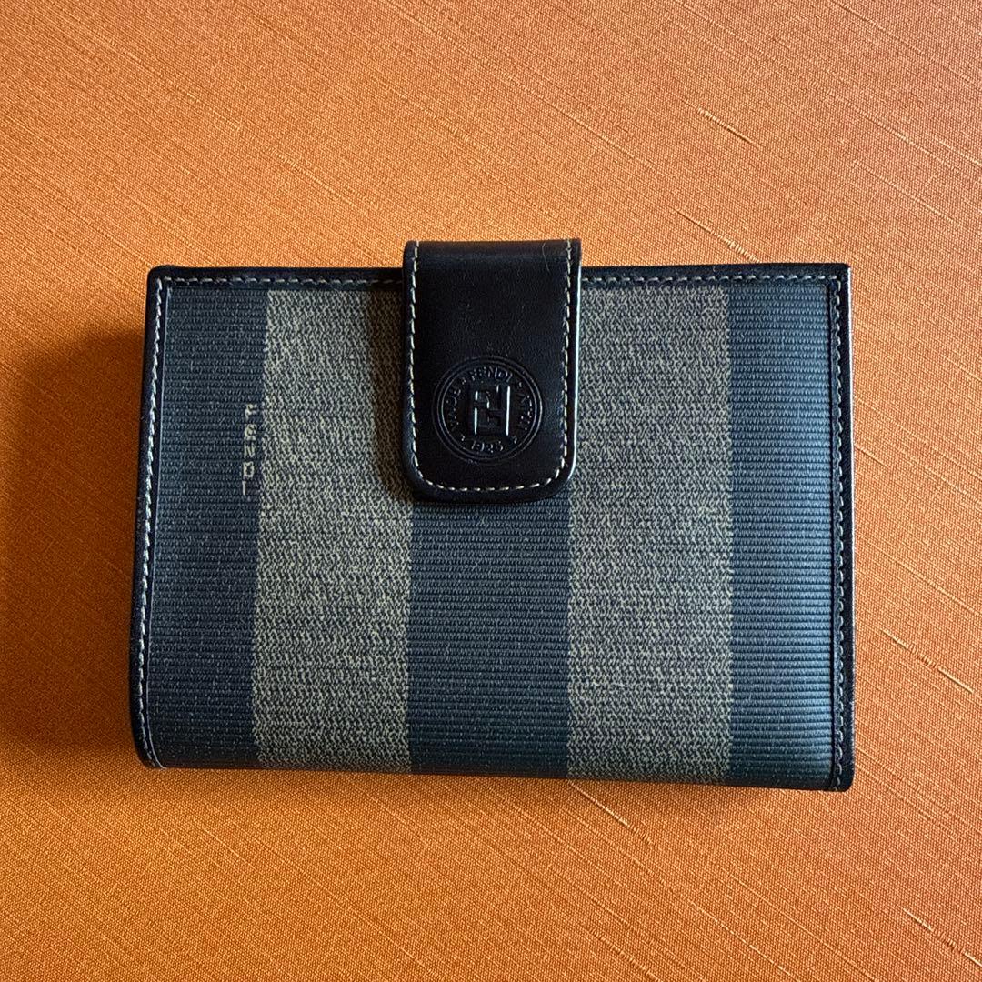 FENDI ガマ口二つ折り財布