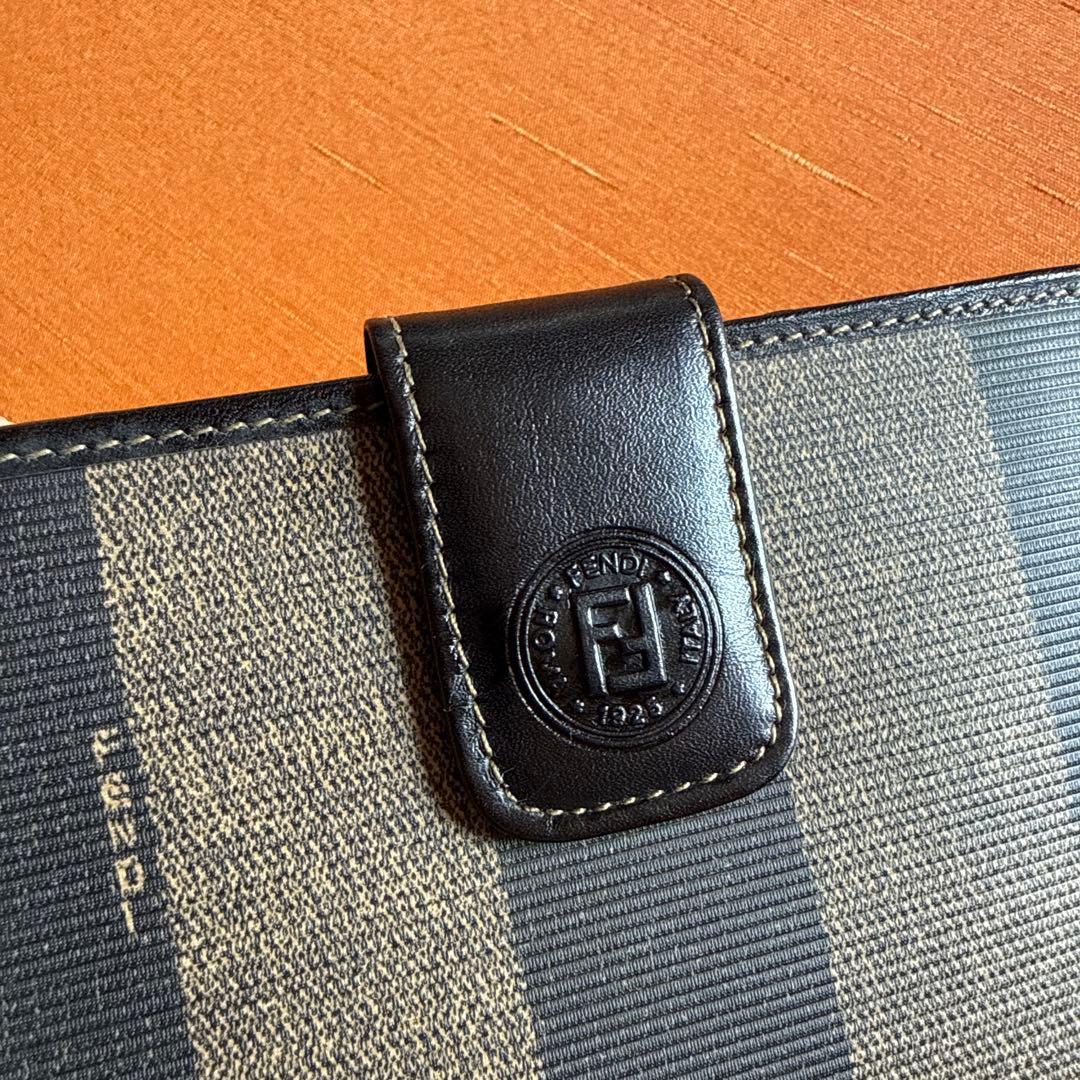 FENDI ガマ口二つ折り財布