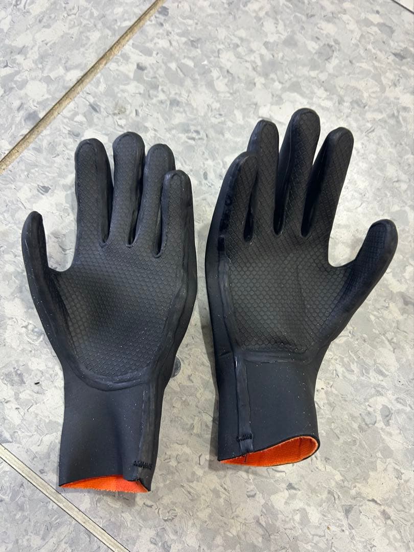 サーフィン用防寒具一式（ブーツ、ヘッドキャップ、手袋）