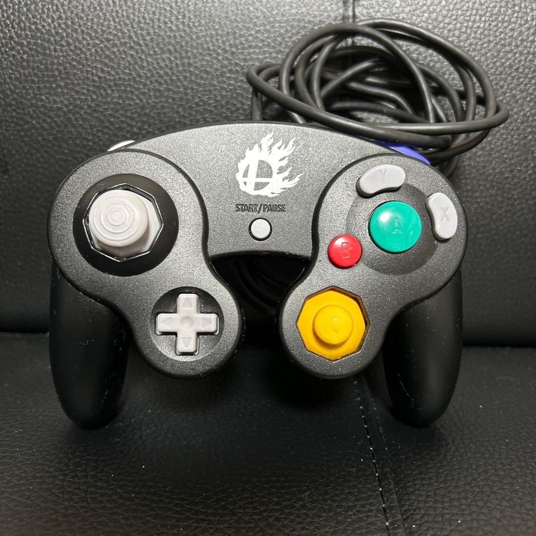 ニンテンドー　ゲームキューブコントローラー　スマブラブラック