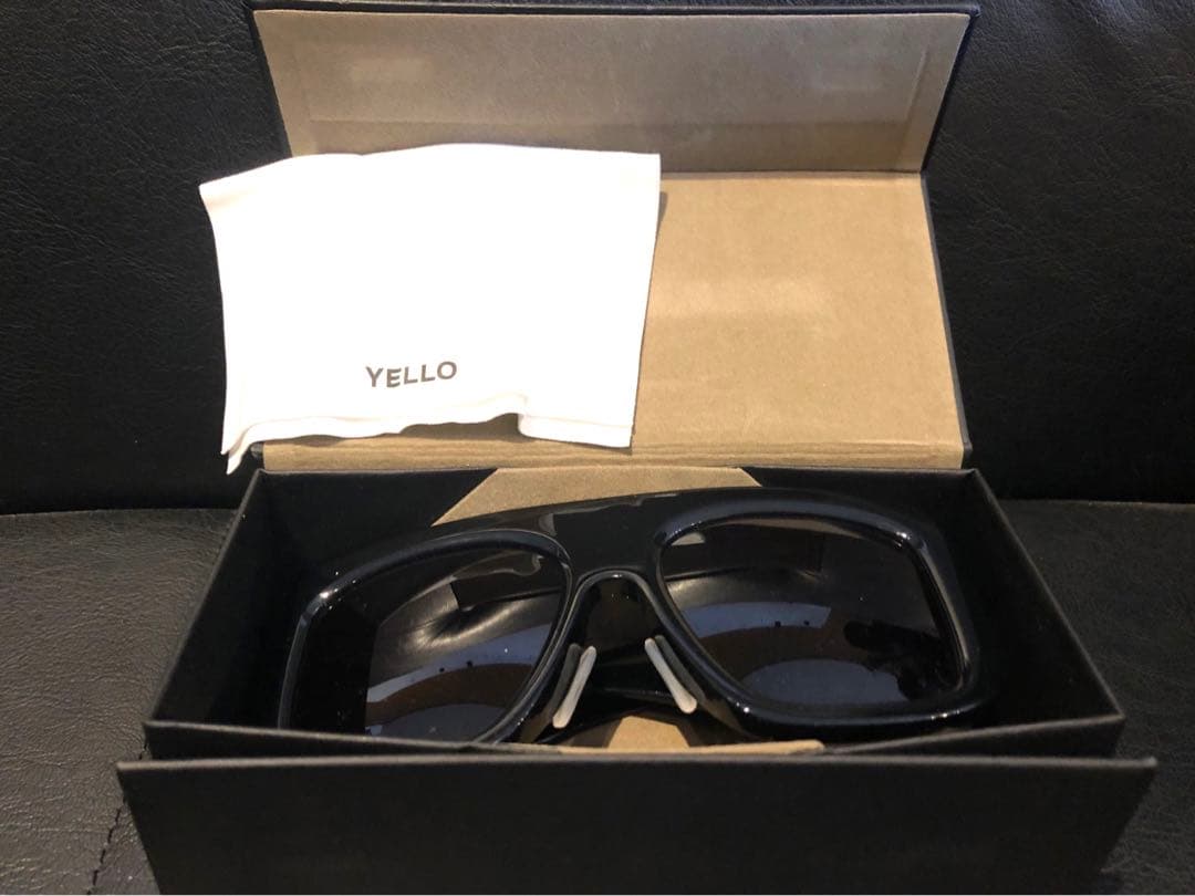 YELLO ブラック サングラス スクエアデザイン