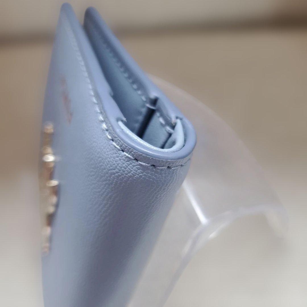 ☆未使用☆FURLA☆二つ折り財布☆ チューベローズ☆ライトブルー☆人気。