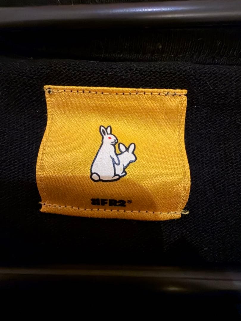 FR2 ウサギ刺繍　Tシャツ