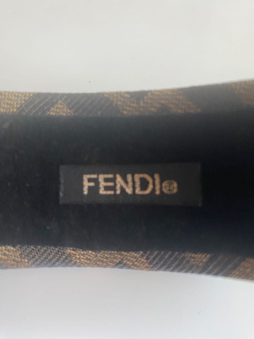 【未使用品】FENDI カチューシャ　ヘアバンド