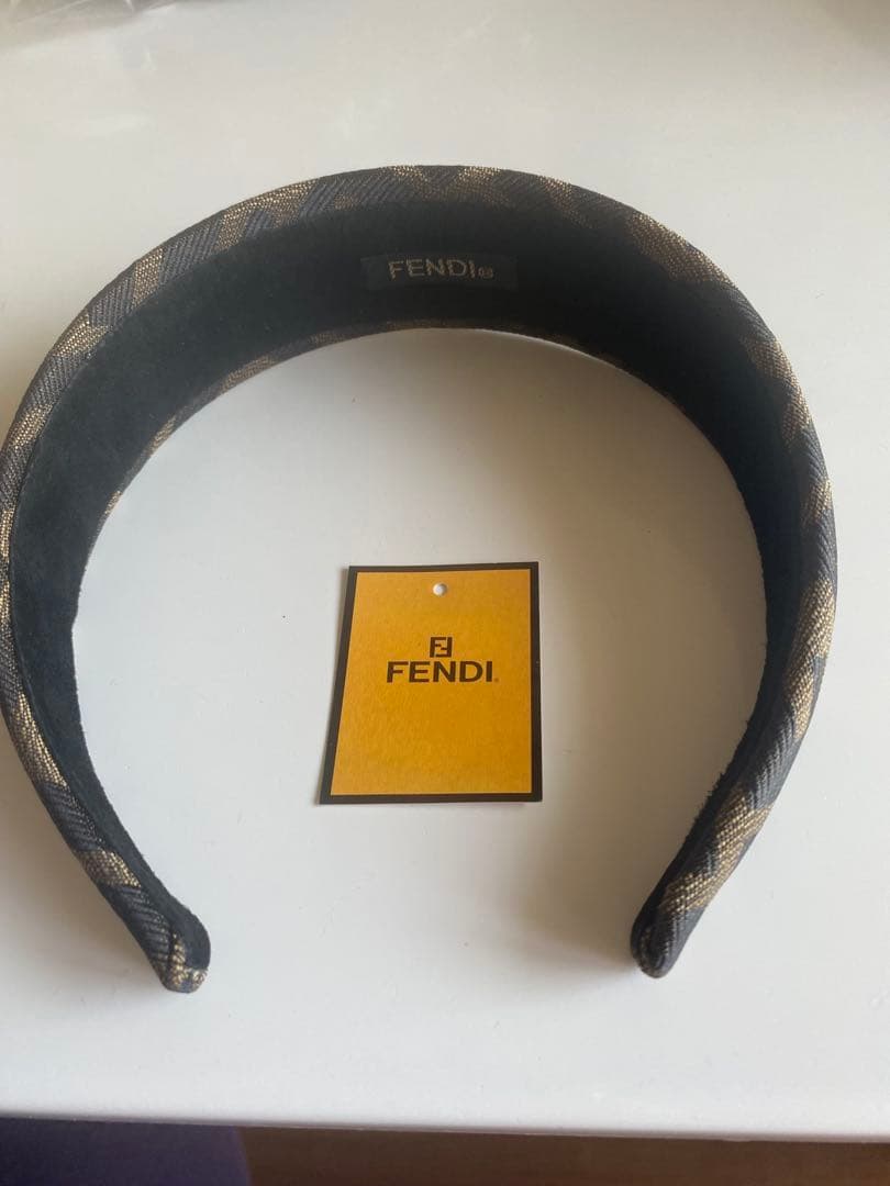 【未使用品】FENDI カチューシャ　ヘアバンド